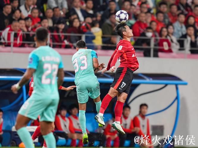 亚冠-蓉城全场仅1射正胡荷韬伤退 蓉城0-2柔佛新山
